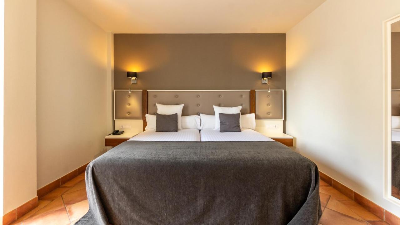Hotel Torremirona Golf & Spa Navata Luaran gambar