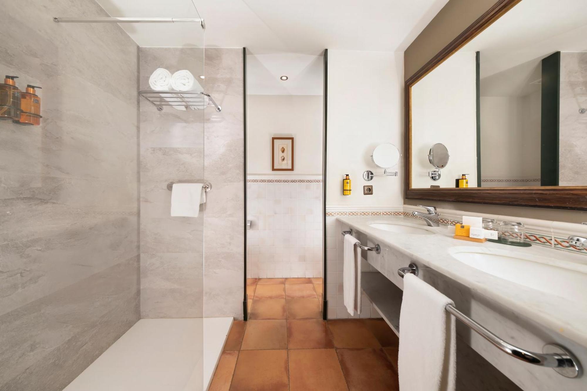Hotel Torremirona Golf & Spa Navata Luaran gambar