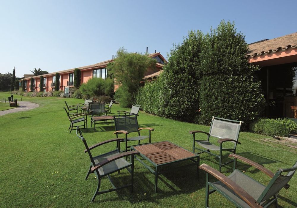 Hotel Torremirona Golf & Spa Navata Luaran gambar