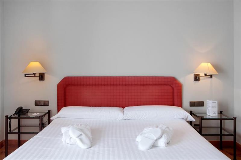 Hotel Torremirona Golf & Spa Navata Luaran gambar